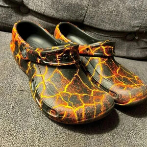 crocs lava style size women’s 6, men’s 4
